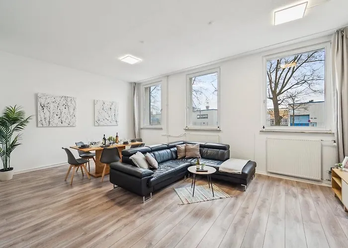 Yello Homes - Loft - Airport & Messe 6 Betten & Wifi Nuremberg
