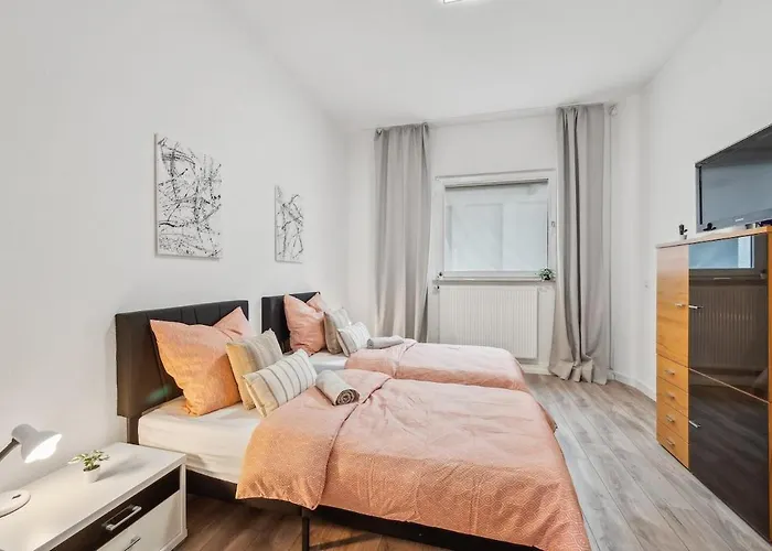 Yello Homes - Loft - Airport & Messe 6 Betten & Wifi Nuremberg