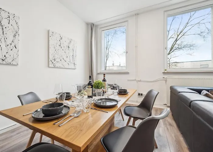 Yello Homes - Loft - Airport & Messe 6 Betten & Wifi * Nuremberg