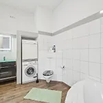 Yello Homes - Loft - Airport & Messe 6 Betten & Wifi *