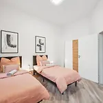 Yello Homes - Loft - Airport & Messe 6 Betten & Wifi *