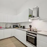 Daire Yello Homes - Loft - Airport & Messe 6 Betten & Wifi