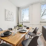 Yello Homes - Loft - Airport & Messe 6 Betten & Wifi * Nürnberg