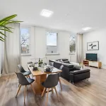 Yello Homes - Loft - Airport & Messe 6 Betten & Wifi Daire