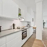 Daire Yello Homes - Loft - Airport & Messe 6 Betten & Wifi