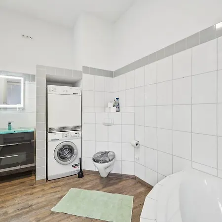 Yello Homes - Loft - Airport & Messe 6 Betten & Wifi *