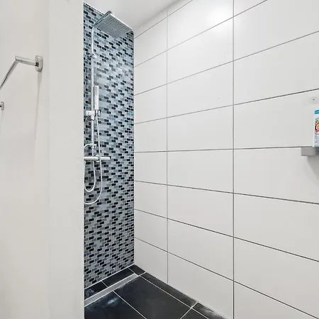 Yello Homes - Loft - Airport & Messe 6 Betten & Wifi شقة