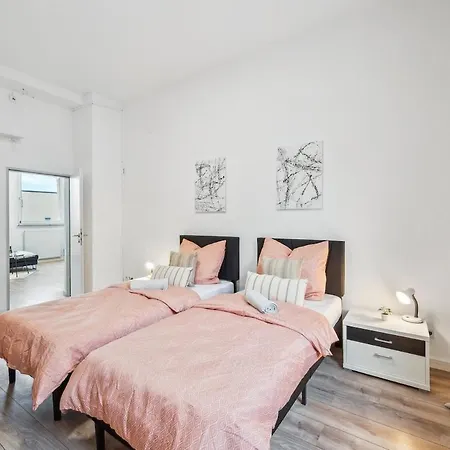 Daire Yello Homes - Loft - Airport & Messe 6 Betten & Wifi *