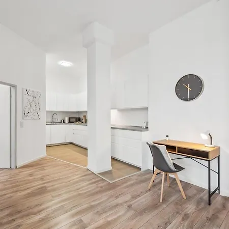 Yello Homes - Loft - Airport & Messe 6 Betten & Wifi Daire Nürnberg